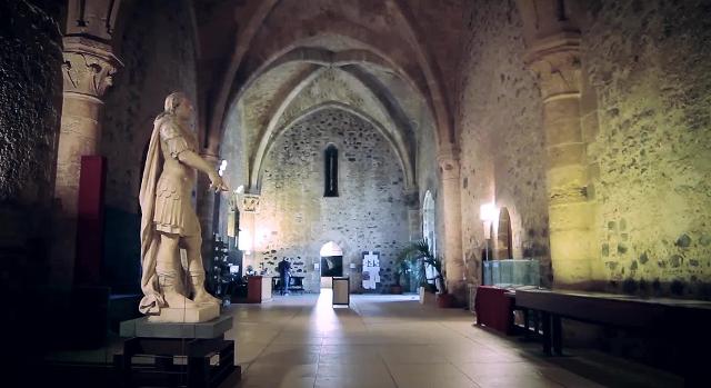 Una delle sale espositive del Museo Civico interno al Castello Ursino Una delle sale espositive del Museo Civico interno al Castello Ursino