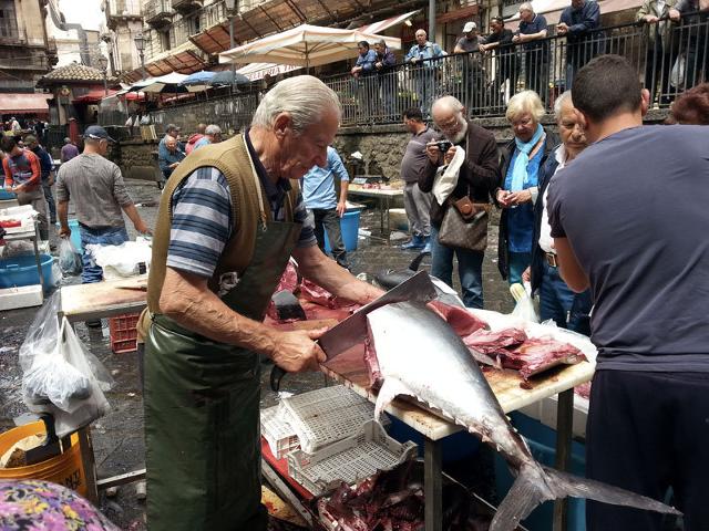 Il mercato del pesce, a' Piscaria, di Catania