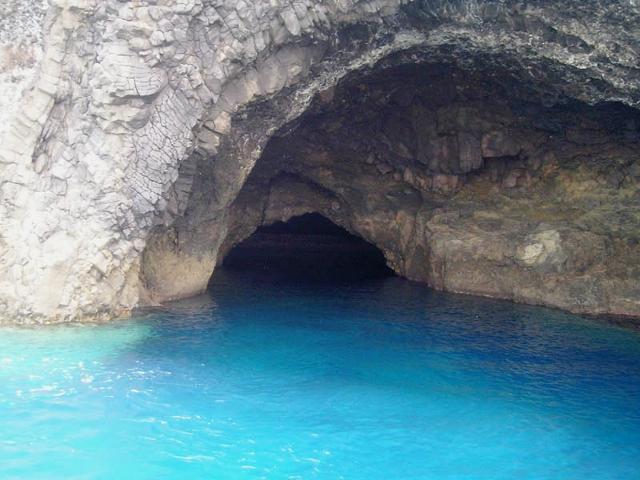 La Grotta del Bue Marino a Filicudi