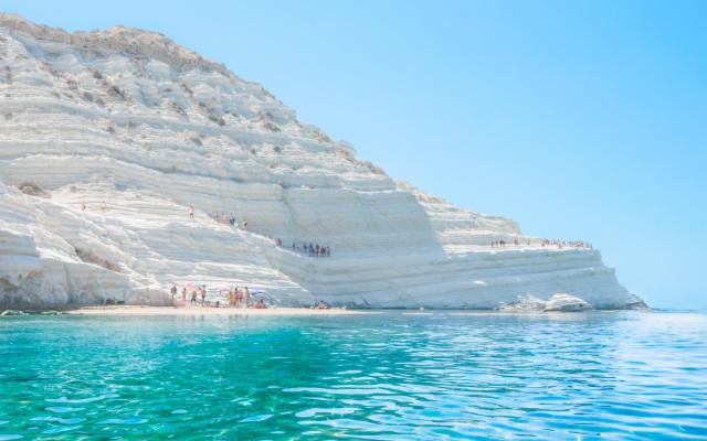 Alla Scala dei Turchi, bianco tesoro d'estate