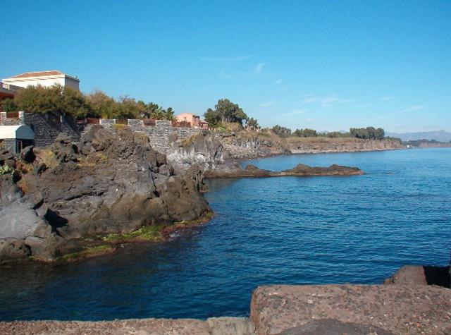 La costa di Pozzillo, frazione di Acireale