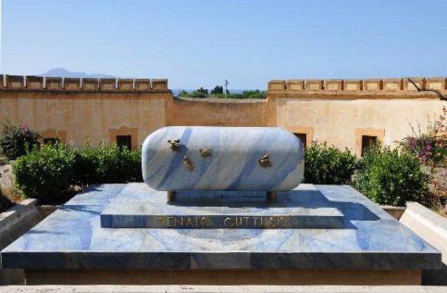 Il monumento funebre che Giacomo Manzù ha dedicato a Renato Guttuso Il monumento funebre che Giacomo Manzù ha dedicato a Renato Guttuso