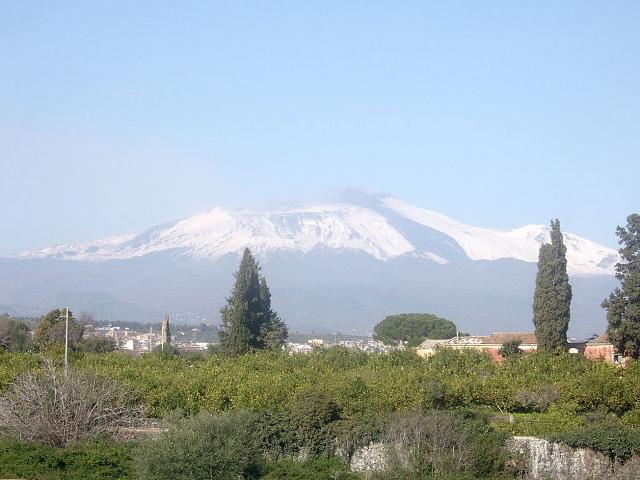 L'Etna visto da Acireale