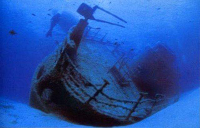 Uno dei relitti nei fondali della secca di Capo Graziano - Filicudi