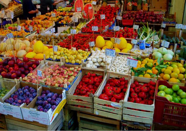 La frutta caccia via la deflazione