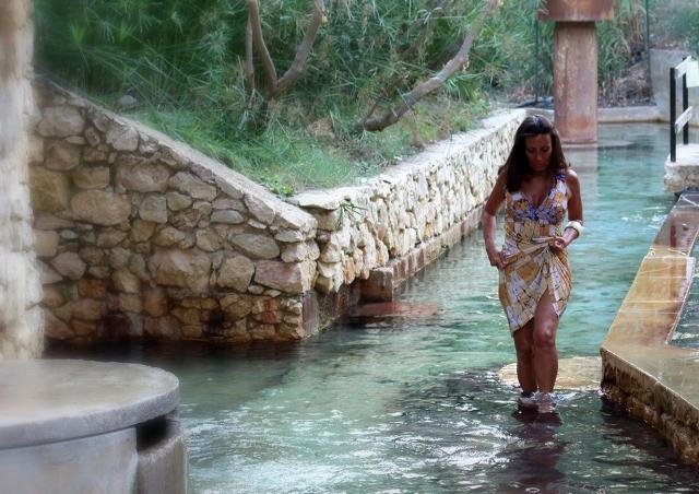 Il "Bonus Terme" è realtà, anche in Sicilia. Il buono per l'acquisto di servizi termali destinato a tutti i cittadini maggiorenni residenti in Italia, senza alcun limite di Isee, del valore di 200 euro, si potrà utilizzare a partire da lunedì 8 novembre.