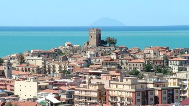 sulla-costa-saracena-l-incantevole-brolo