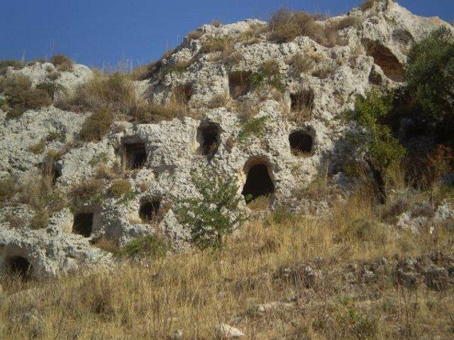 La Necropoli della Montagna - Caltagirone La Necropoli della Montagna - Caltagirone