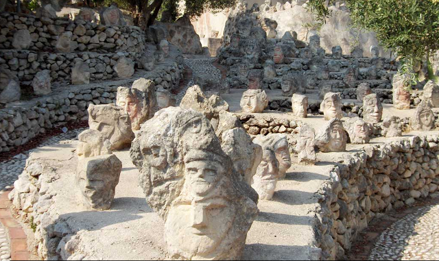 Un angolo del "Castello Incantato" di Filippo Bentivegna