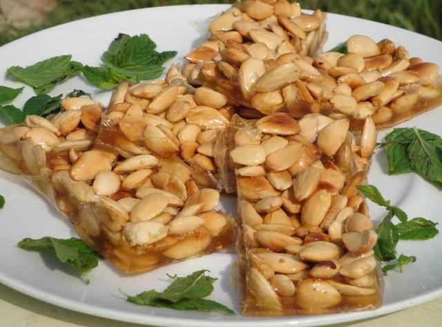Torrone di mandorle o "mennulata"