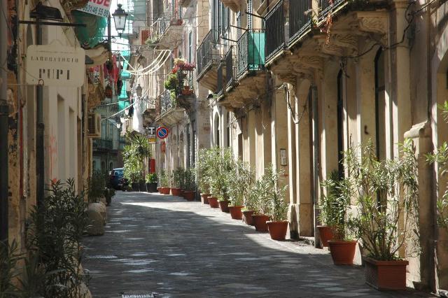 via-della-maestranza-a-siracusa
