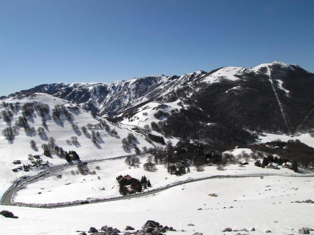 La pista Sparviero, con una lunghezza di 3 km e un dislivello di circa 280 mt, è tra le più interessanti del centro Sud...