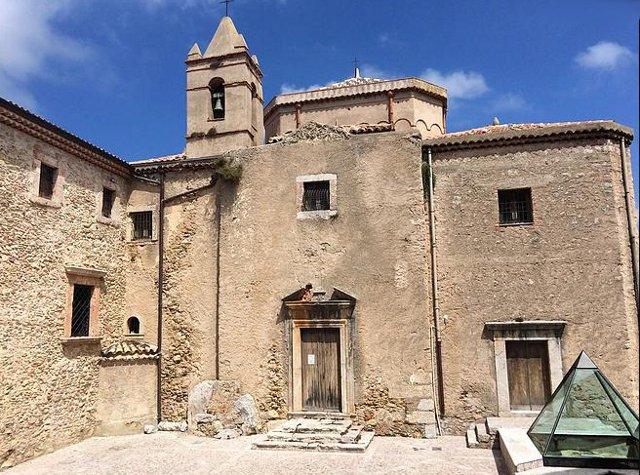 La Chiesa di San Teodoro, sede del Museo della Cultura e delle Arti figurative Bizantine e Normanne di San Marco D'Alunzio La Chiesa di San Teodoro, sede del Museo della Cultura e delle Arti figurative Bizantine e Normanne di San Marco D'Alunzio