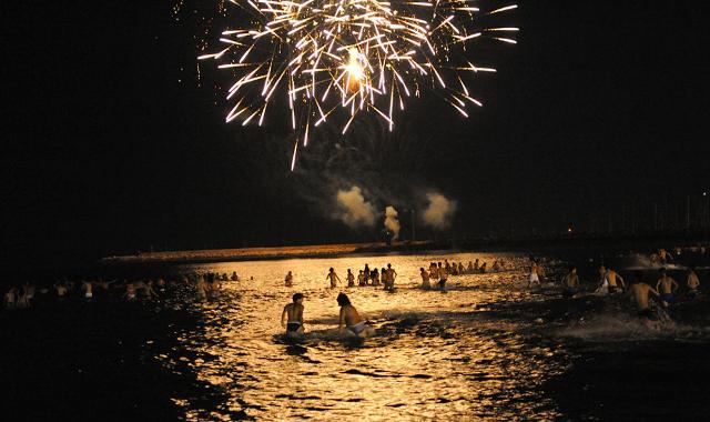 Il Ferragosto in Sicilia: summer fest, escursioni, bagni notturni e fuochi d'artificio