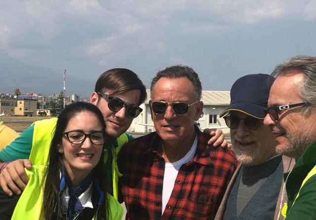 Springsteen e Spielberg all'aeroporto Fontanarossa dopo le vacanze siciliane