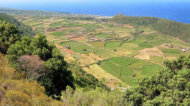 Una vista dall'alto della campagna pantesca