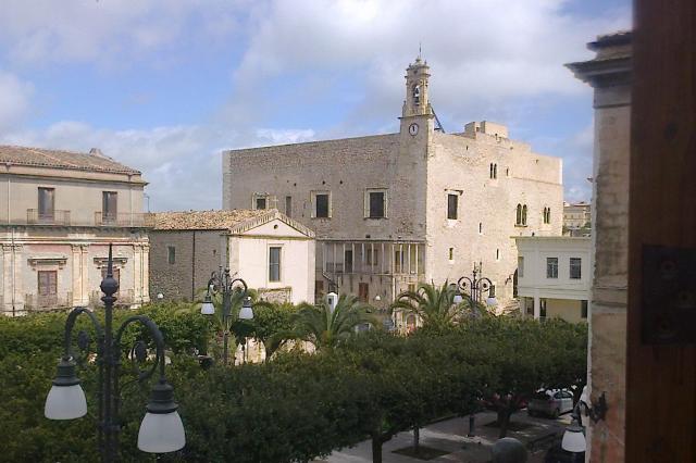 Il Castello di Chiaramonte a Favara Il Castello di Chiaramonte a Favara
