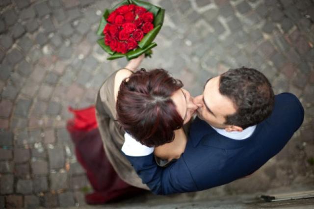 Secondo il Codacons, negli ultimi anni è aumentata anche la cifra media che si spende per il proprio partner... Secondo il Codacons, negli ultimi anni è aumentata anche la cifra media che si spende per il proprio partner...