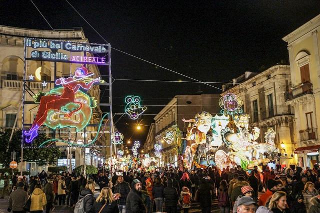 Il Carnevale di Acireale applaude ai suoi Carristi
