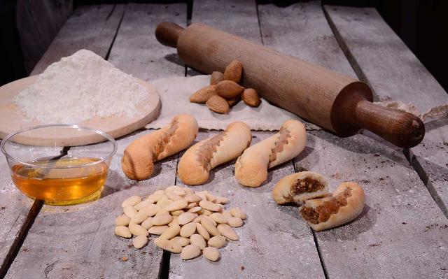 Gli infasciatelli ("mbasciatiddi di meli") di Agira