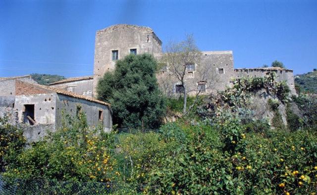 La Torre Catalmo nell'omonima contrada di Santa Teresa di Riva