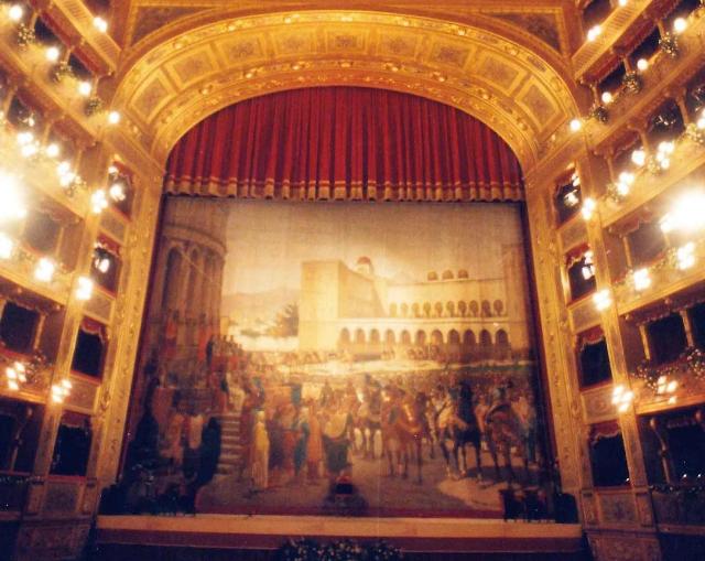 Volotea supporta il restauro del sipario del Teatro Massimo di Palermo