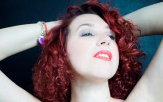 Daria Biancardi con ''Sola'' al Teatro Comunale Cicero di Cefalù