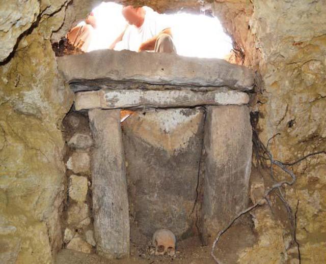 Baucina, sepoltura ipogeica a Monte Falcone