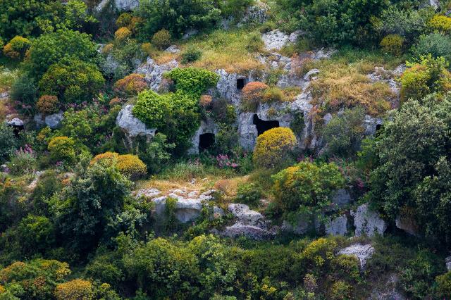 Un tratto della necropoli di Pantalica - Foto Carlo Columba