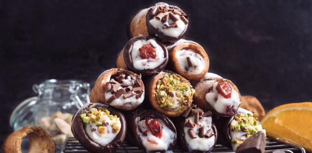 Un particolare e golosissimo albero di Natale siciliano! Un particolare e golosissimo albero di Natale siciliano!