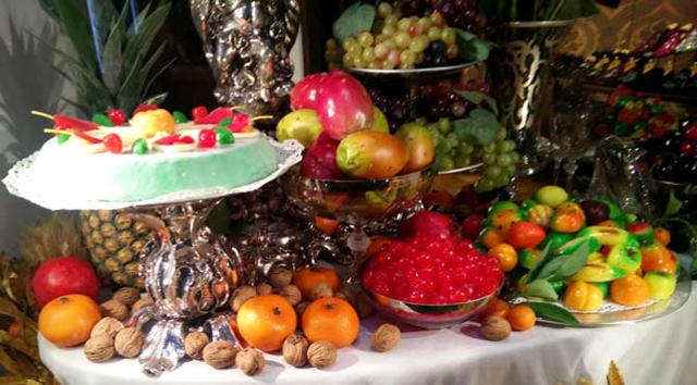 Posizionate sin dall'inizio, così avviate la curiosità dei commensali, una alzata al centro della tavola... Posizionate sin dall'inizio, così avviate la curiosità dei commensali, una alzata al centro della tavola...