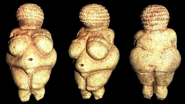 La "Venere di Willendorf" raffigurante la Dea genitrice promordiale, statuetta che risale al 30000 - 25000  a.C.