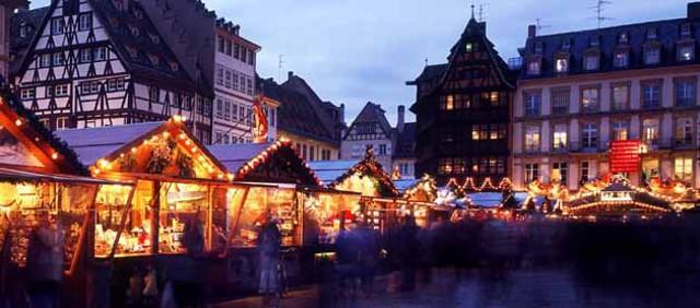 Da circa 500 anni la città di Strasburgo ospita, dal 28 Novembre al 31 Dicembre, il più antico mercatino di Natale del mondo