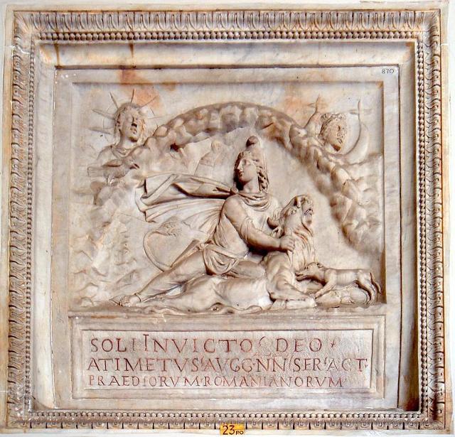 Mitra al centro e il Sol Invictus in alto a sinistra (Musei Vaticani) - ph Lalupa