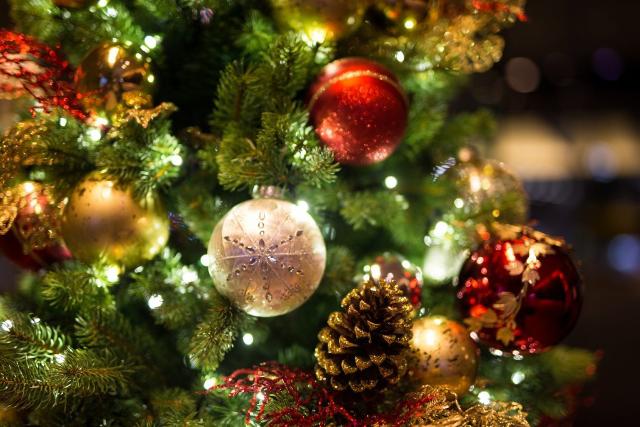 Il simbolismo dell'abete di Natale venne accolto dalla tradizione cristiana che lo collegò alla Croce di Gesù Cristo...