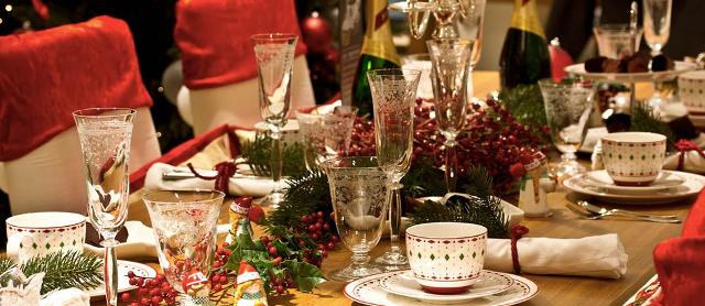 Segnaposti, natalizi e siciliani, potrebbero essere piccoli rametti di asparago pungitopo tanto care alle zone del messinese... Segnaposti, natalizi e siciliani, potrebbero essere piccoli rametti di asparago pungitopo tanto care alle zone del messinese...