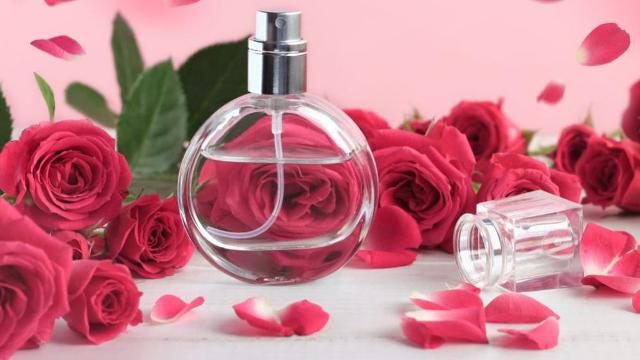 Nel 2018 il profumo è stato il regalo preferito dagli italiani, seguito dai gioielli... Nel 2018 il profumo è stato il regalo preferito dagli italiani, seguito dai gioielli...