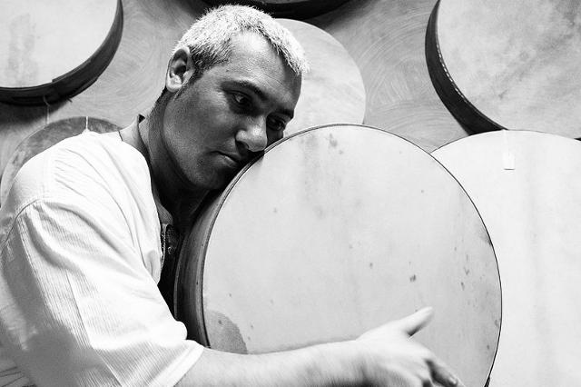 L'atavica vibrazione del cuore della Sicilia arriva dai tamburi di Fabrizio Fazio