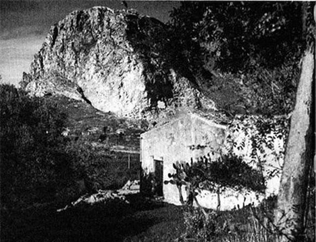 L'Abbazia di Thélema e sullo sfondo la Rocca