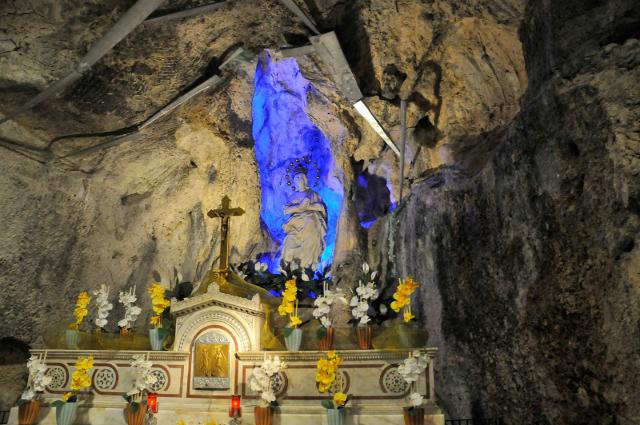 Grotta di Santa Rosalia all'interno del Santuario Grotta di Santa Rosalia all'interno del Santuario