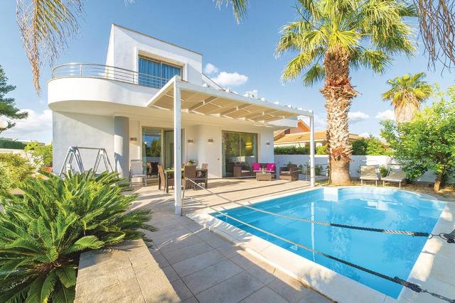 Questa estate ferie siciliane in casa vacanze (rigorosamente con piscina e wi-fi)
