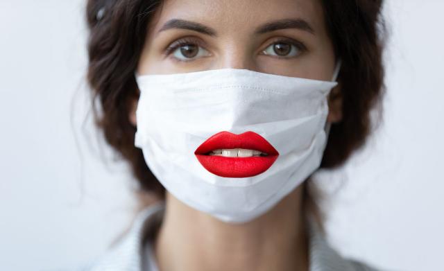 Niente rossetto, quindi labbra in secondo piano?