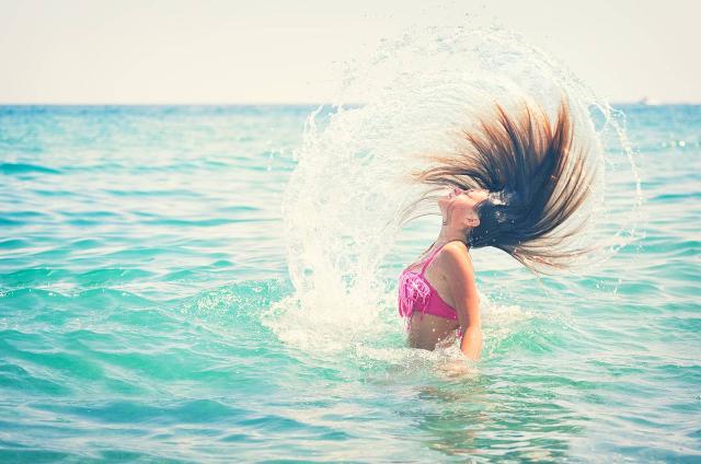 Volete sapere come mantenere i vostri capelli belli e sani in estate?