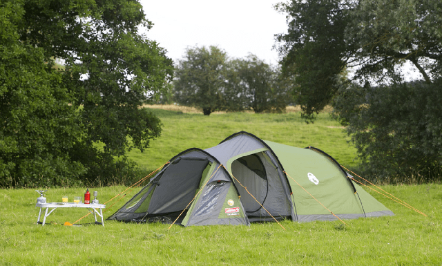 Una tenda a tunnel Una tenda a tunnel