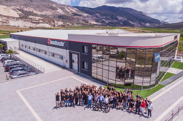 Lo stabilimento Cicli Lombardo a Buseto Palizzolo (TP)