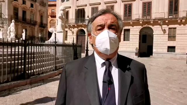 Il sindaco Orlando fa dietrofront: le scuole a Palermo restano aperte