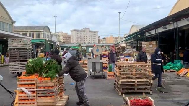 Da lunedì 19 ottobre sarà possibile per gli operatori registrati prenotare l'accesso al Mercato ortofrutticolo per la ripresa delle ordinarie attività di compravendita.