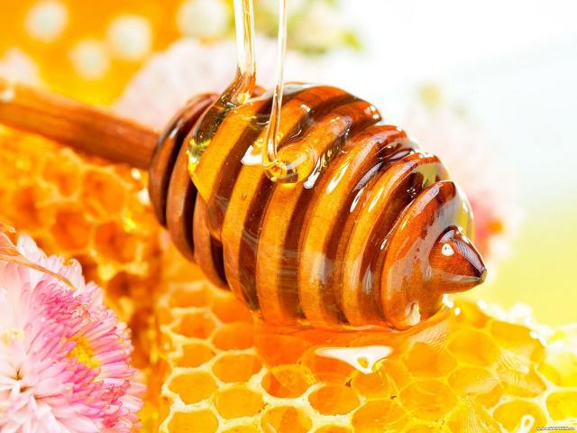 Il miele è meglio dei farmaci da banco come sciroppi per la tosse, analgesici, espettoranti, per dare sollievo a tosse, mal di gola e malanni delle vie respiratorie. Il miele è meglio dei farmaci da banco come sciroppi per la tosse, analgesici, espettoranti, per dare sollievo a tosse, mal di gola e malanni delle vie respiratorie.