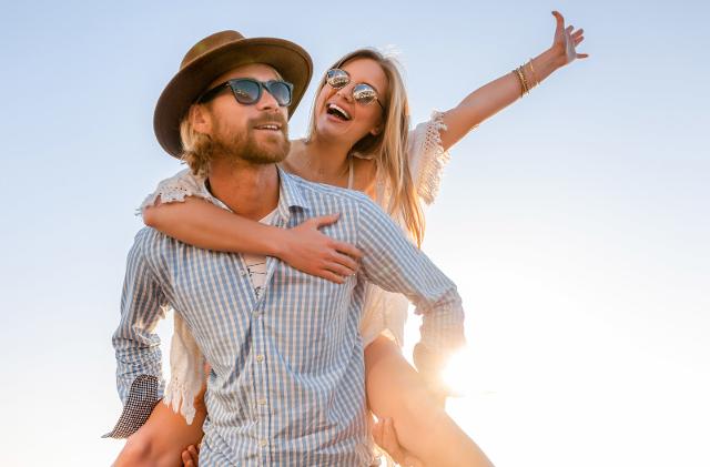 Gli occhiali da sole riducono al minimo l'impatto negativo dei raggi UV