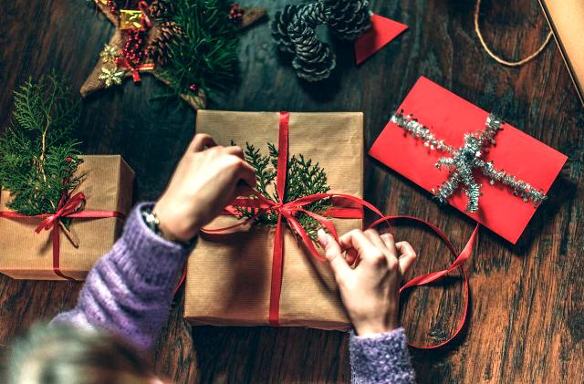 Doni speciali per un Natale d'amore: regali fatti a mano, il trionfo del sentimento